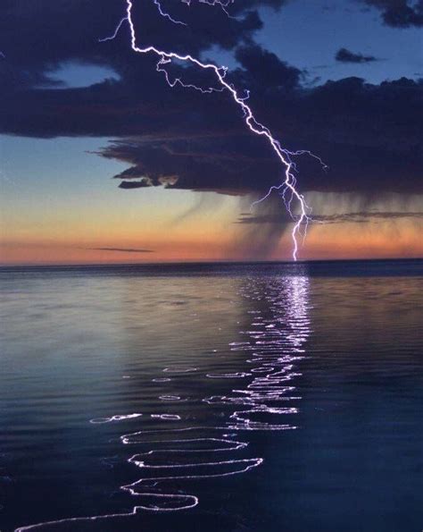Pin By Pat On Lightning Strikes And Thunderstorms Nature Photography