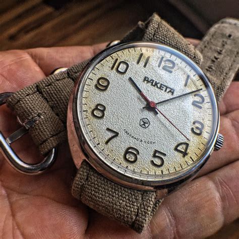 Paketa Russian Watch.