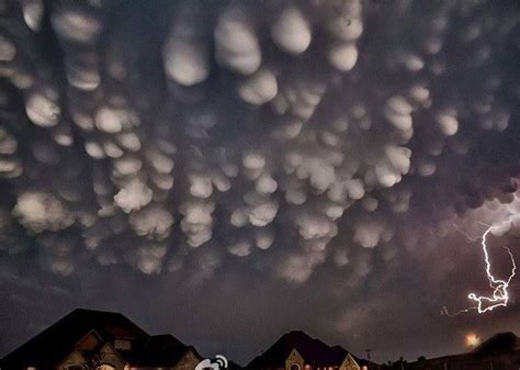 Pin By Tom Gronwall On Favorite Places And Spaces Mammatus Clouds