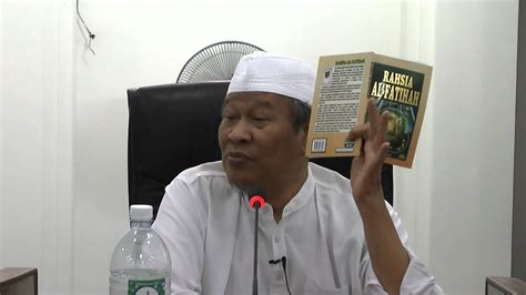 Laman facebook itu kelihatan dibanjiri ucapan takziah daripada orang ramai yang berkongsi rasa sedih dengan pemergian allahyarham. 19 3 2015 USTAZ ISMAIL KAMUS  RAHSIA AL FATIHAH  - YouTube