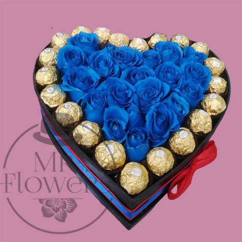 Corazón De Rosas Azules Y Chocolates Florería Mr Flowers