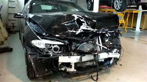 Der schweizer war am samstag beim qualifikationsrennen der moto3 auf dem motodrom von mugello in einer kurve gestürzt. BMW 5 Series (F10) 2012 Frontal Crash - YouTube