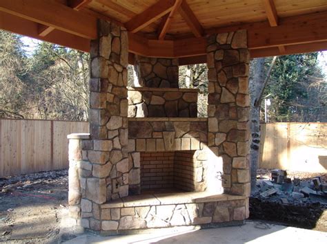 Outdoor Fireplace With Bbq Grill And Pizza Oven Traditional Patio