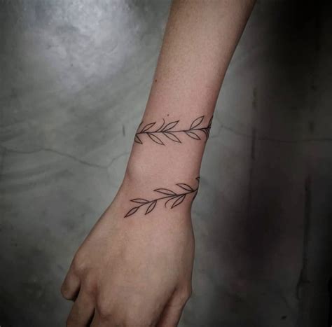 Tattoo Tattooideas Wristtattoo Leaves Stylish Tattoo Leaf Tattoos