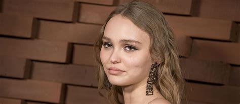 Lily Rose Depp Séparée De Son Petit Ami Elle Poste Une Photo