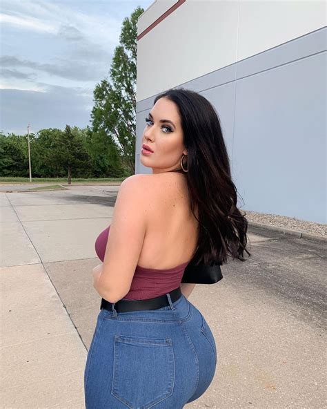 Holly Luyah Sur Instagram Fashionnova Fashionnovacurve Some Romantic Love Would Smack Rn
