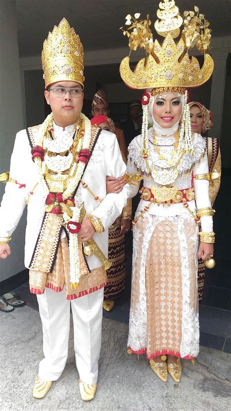 361 gaun pengantin satin simpel halus floorlength wedding dress. " SANGGAR NUSANTARA DOT COM " | Jakarta: SEWA BAJU LAMPUNG, SEWA BAJU DAERAH / ADAT ( Lampung ...