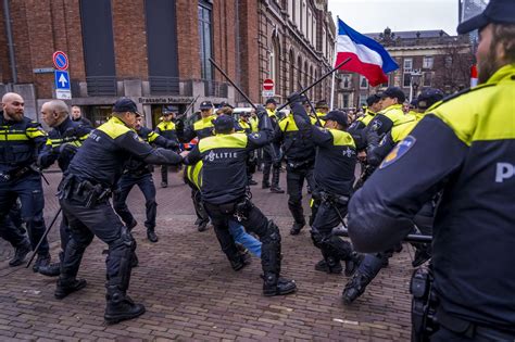 Acht Arrestaties Bij ‘grimmig Protest Gele Hesjes In Den Haag Nrc