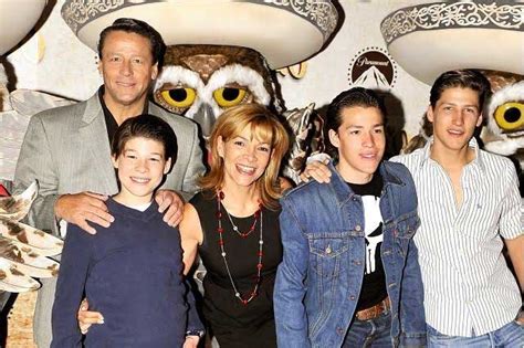 Born alfredo adame von knoop on 10 june 1958) is a mexican actor, producer and host. Familia de Alfredo Adame sufre accidente automovilístico ...