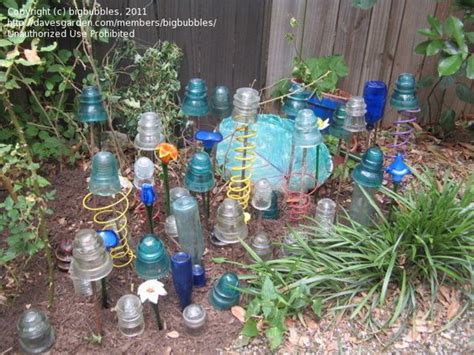 Consider the overall shape and design of the object to decide where it would fit in your garden junk ideas are an artistic way to transform your old household items into treasures. Yard Art Ideas From Junk | Trash to Treasure: bigbubbles ...