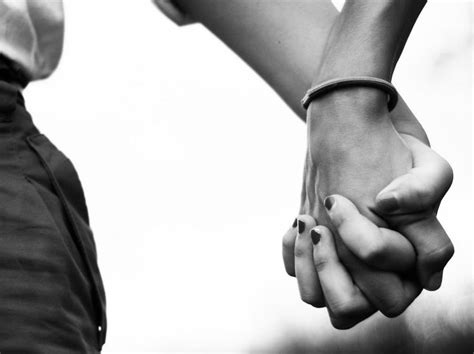 Way You Your Partner Hold Hands Reveal The Reality Of Your Relationship