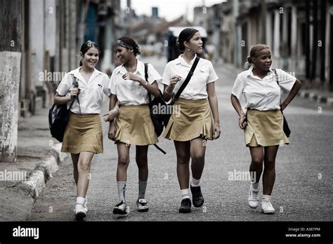 Spanish Schoolgirls With Uniform Stockfotos Und Bilder Kaufen Alamy