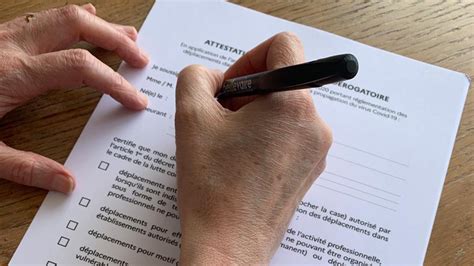 L'attestation de déplacement dérogatoire est disponible sur smartphone grâce au générateur de formulaire mise en place par le ministère de l'intérieur. Coronavirus : votre attestation de déplacement papier ou ...