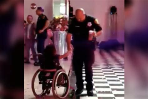 Video Shows Houston Police Officer Dancing With Girl In Wheelchair At Party Cbs News