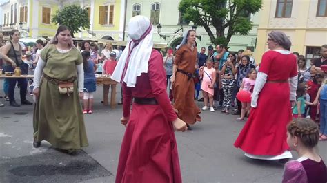 Ziua internațională a copilului este sărbătorită în întreaga lume fiind un prilej de bucurie pentru toți 1 iunie, ziua copilului. De ziua copilului - YouTube