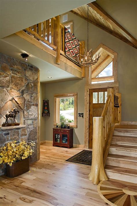 Love This Hybrid Home Foyer Lakota Lodge Log Homes Cedar Homes Home