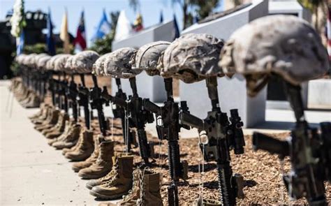 battlefield crosses representing u s marines from 1st light armored reconnaissance battalion
