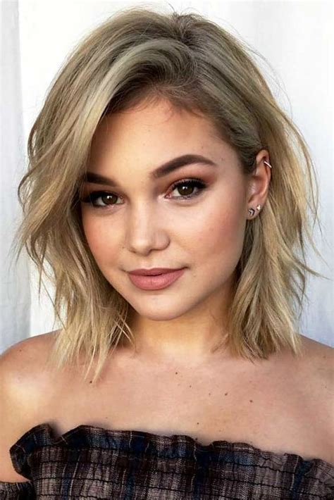 Simply apply some gel or mousse to your hair and lift it up with your fingers. 10 Snazzy Short Layered Haircuts for Women - Short Hair 2020
