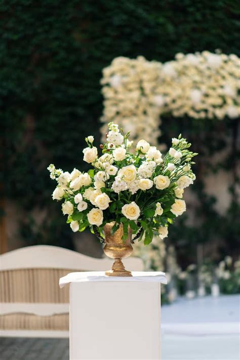 Beautiful Flower Decorations For The Wedding Ceremony White Roses