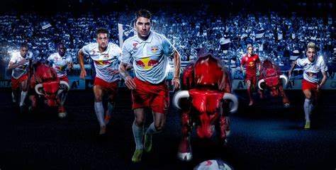 Angeboten werden aktuelle news und hintergrundinformationen zum verein und den teams, eine interaktive fanzone und ein online. Red Bull Salzburg 14-15 Home and Away Kits Released ...