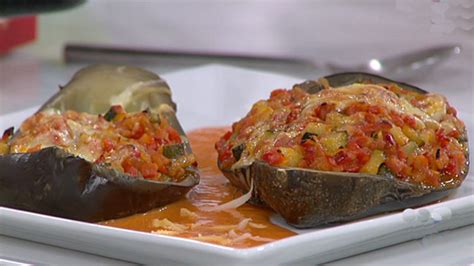 Berenjenas rellenas cocinada en el microondas. Cómo cocinar berenjenas