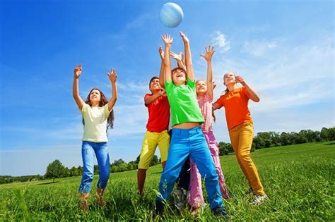Somos un grupo de recreación formado por profesores de educación física. Juegos infantiles divertidos al aire libre para un verano ...
