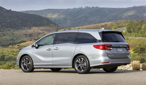 A Minivan or a Three-Row SUV? Which Vehicle Is Better for Your Family