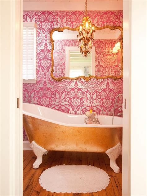 Luxurious Bathrooms With Elegant Chandelier Lighting