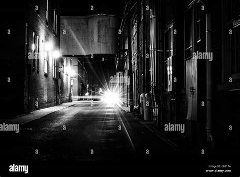 Dark Alley City Lights Hi Res Stock Photography And Images Alamy