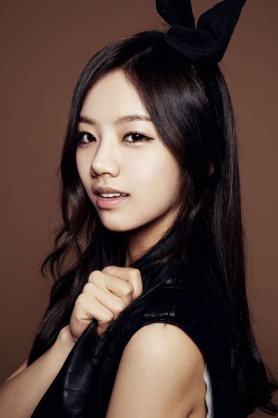 See a recent post on tumblr from @dramaintherain about hyeri. Hyeri - AsianWiki