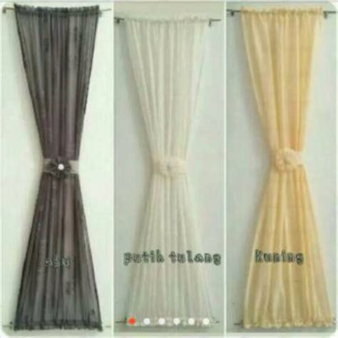 75 ribu per meter persegi yang mana harga belum termasuk aksesoris gorden dan juga harga sudah termasuk biaya pasang. Gorden kupu-kupu Kaca Minimalis termurah | Shopee Indonesia