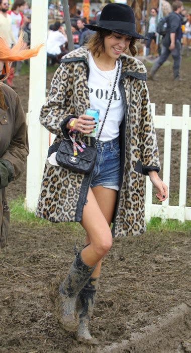 alexa chung s flawless festival style at glastonbury 2011 the front row view