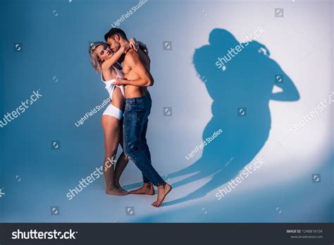 Shirtless Man Hugging Kissing Woman Shadows Stockfoto 1248818104