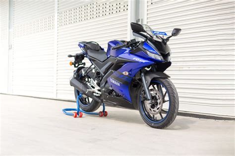 As always riding the bike and getting you guys an unbiased review is our top prior… Doğunun 150 cc Kralı, Yamaha YZF R15 V3 | Motosiklet Sitesi