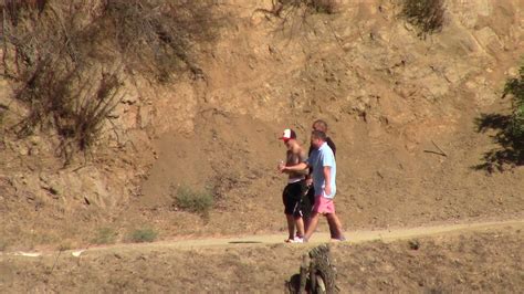 Justin Bieber Goes Shirtless At Runyon Canyon Youtube