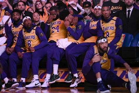 Los angeles lakers 8 kobe bryant sewn retro 1957 jersey nike youth boy s m. Roses for Kobe and Gianna as Lakers return to action ...