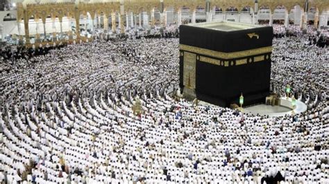 Saudis Foil Suicide Attack On Meccas Grand Mosque Bbc News