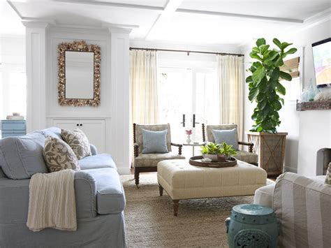 Your home might not look like a west elm catalogue if you're lost with how to start decorating a room, finding its focal point is a good start. DecoArt Blog - Trends - Home Decor Trend: Denim