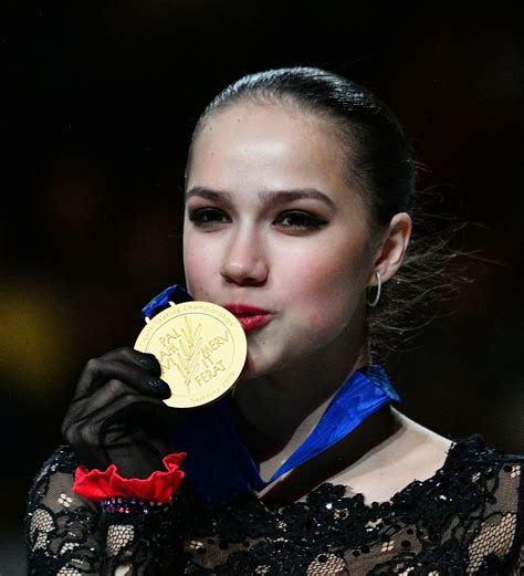 La Patineuse Artistique Russe Alina Zagitova Sacrée Championne Du Monde