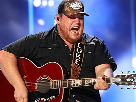 luke combs new album “what you see is what you get ” debuts at no 1 on all genre billboard