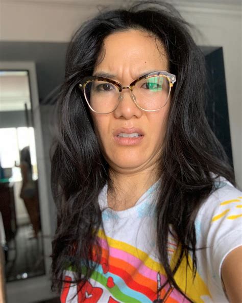 Ali Wong Has A Sneaky Glasses Trick And Its Actually Kind Of Genius