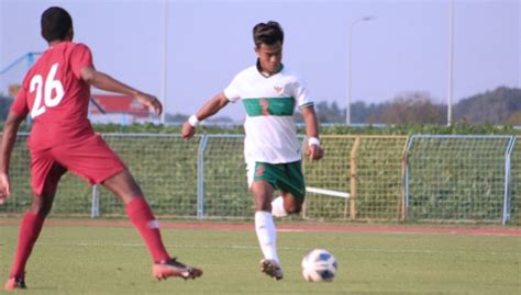 Terdiri atas tiga cara yaitu: Gambar Olah Raga Melempar Bola - Teknik Dasar Menangkap ...