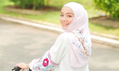 Nur amirah filzah badioezaman (lahir 2 april 1993) merupakan seorang pelakon, pengacara, model dan usahawan wanita malaysia. Mira Filzah Selesa Berkawan Dengan Zizan Razak
