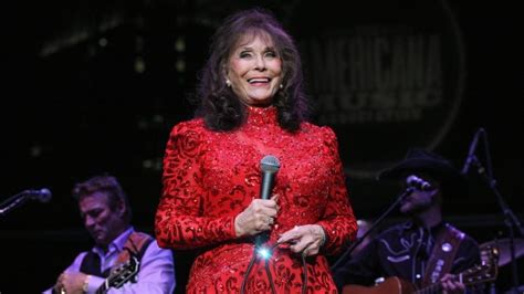 Loretta Lynn Coal Miners Daughter Singer And Country Music Icon Dead