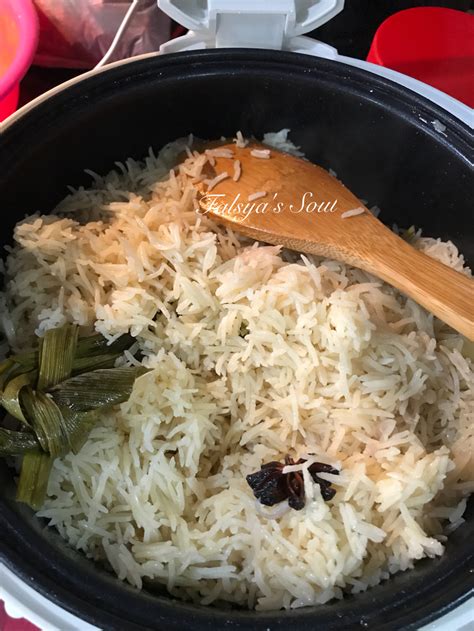 Nasi minyak merupakan nasi basmati yang ditanak dengan rempah ratus dan minyak sapi. Falsya's Soul ::: :: First Attempt - Nasi Minyak + Ayam ...