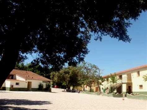 Us presentem la casa de colònies de can miqueló. Can Bajona - Decolònies - Central de Reserves