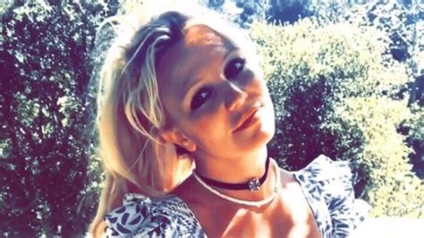 Britney Spears Apologizes On Social Media For Pretending Her Life Is