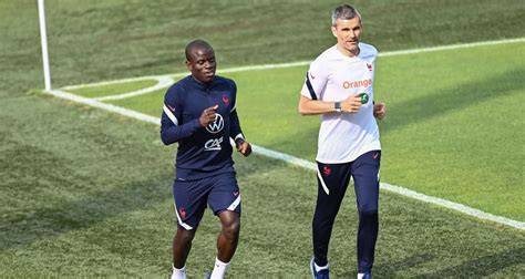 «je dois encore faire des examens à l'hôpital mais je me sens bien». Equipe de France : Kanté s'exprime sur un possible Ballon d'Or