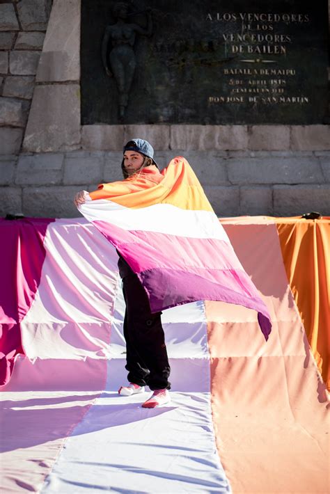 Día De La Visibilidad Izan La Bandera Lésbica Más Grande Del Mundo