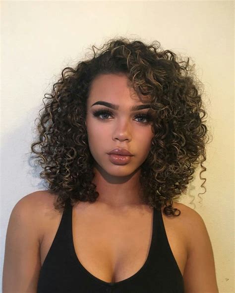 Curly hair can be a great asset if you know how to style it like the pro hairstylists. curly hair | Tumblr | Curly hair styles, Hair styles ...